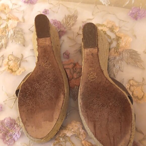 Footcandy Gold Wedge Sandals with Cross-Strap Design And Rope Sole.Beachy. - Picture 7 of 10